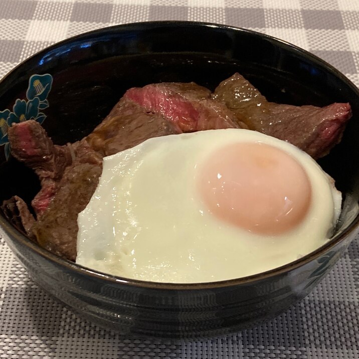 卵とろ〜り☆ステーキ丼♪